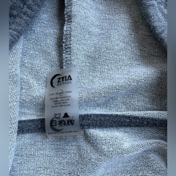 ZYIA ZIPPER HOODIE - Picture 5 of 7